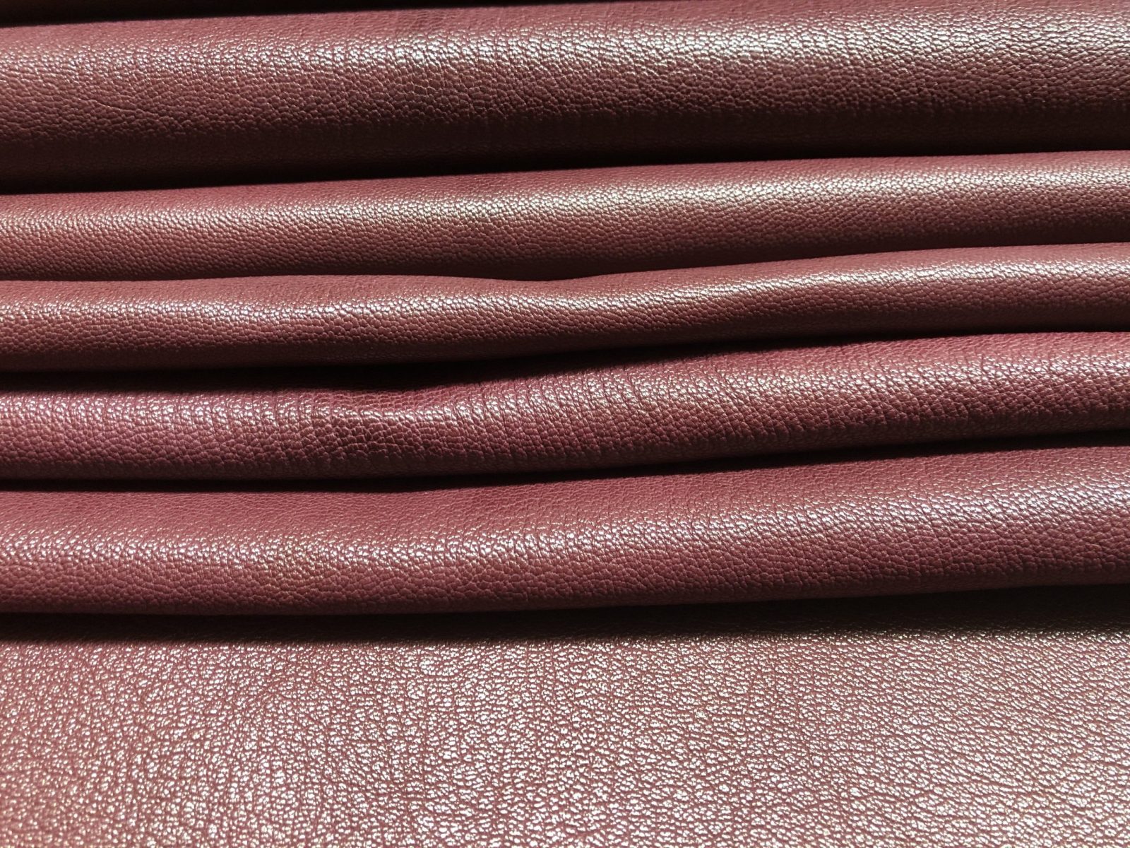 Roma Chagreen Vegetable Goat .6-.75 Mm (CRIMSON)